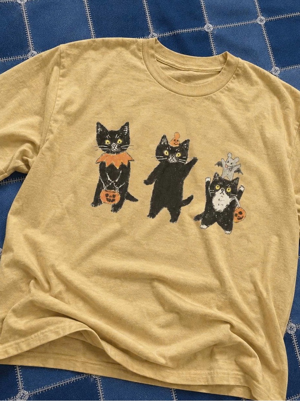 Yellow Cat Halloween Graphic Tee - Unbranded